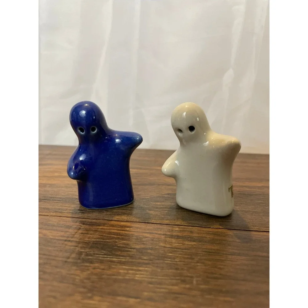 Torremolinos Ceramic‎ Hugging Ghosts Salt and Pepper Shaker 2-1/2